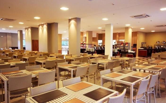 Wyndham Olimpia Royal Hotels Екстер'єр фото The dining room at the University of Nottingham Malaysia Campus
