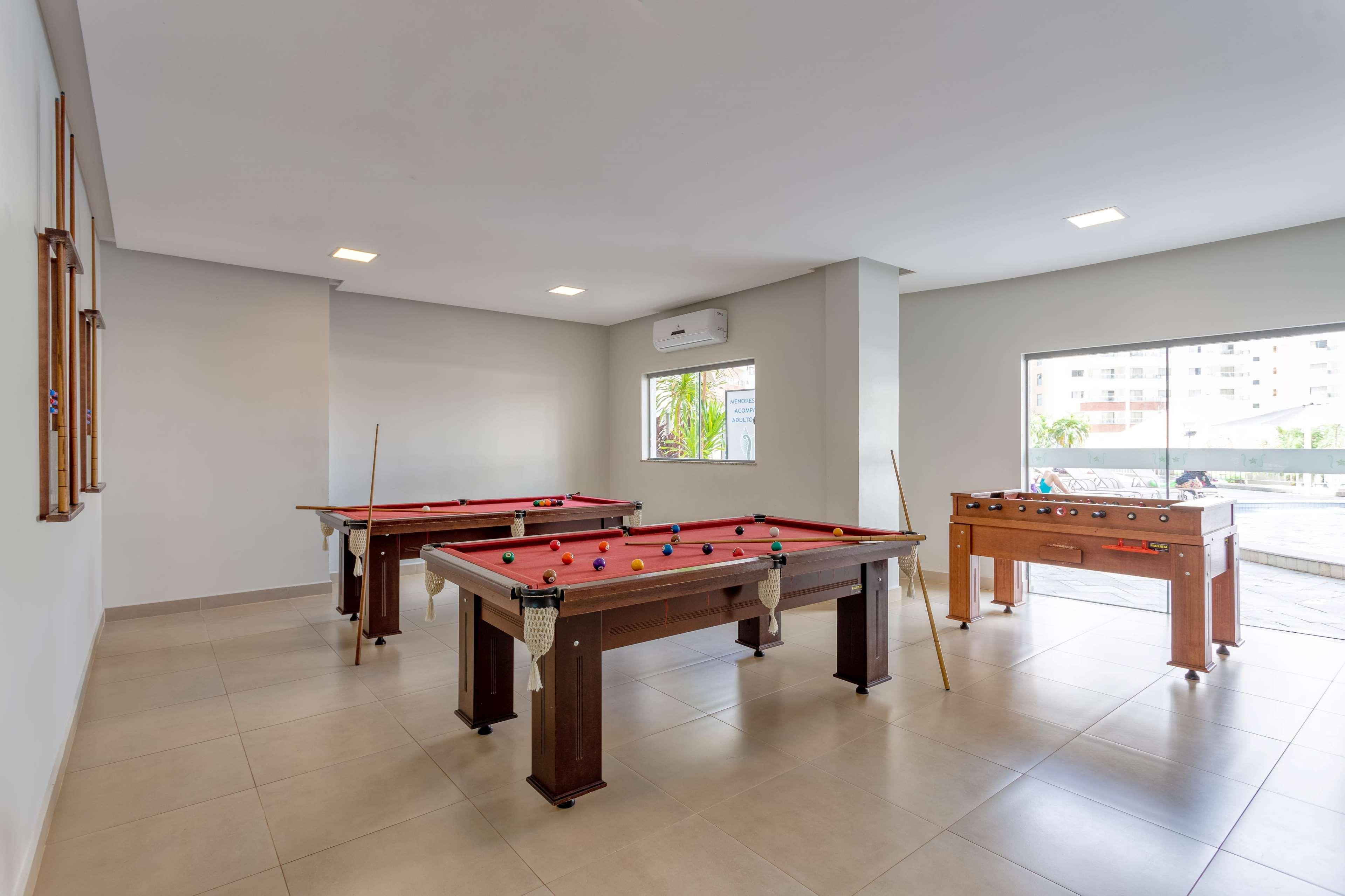 Wyndham Olimpia Royal Hotels Екстер'єр фото A pool table and a foosball table