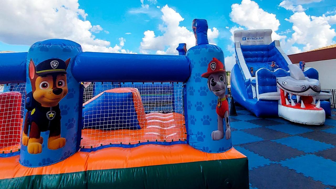 Wyndham Olimpia Royal Hotels Екстер'єр фото Paw Patrol bouncy castle