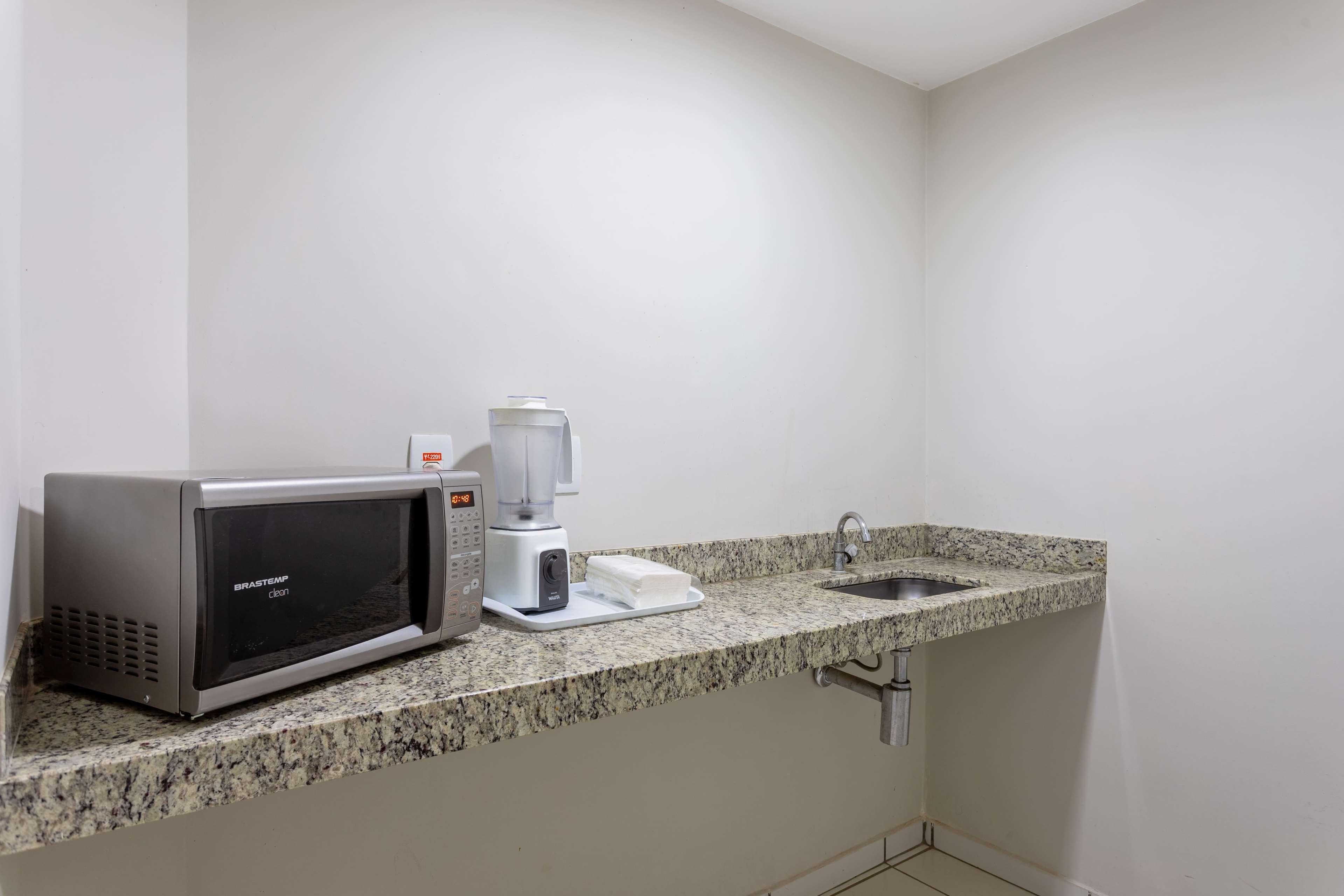 Wyndham Olimpia Royal Hotels Екстер'єр фото A wet bar in a hotel room