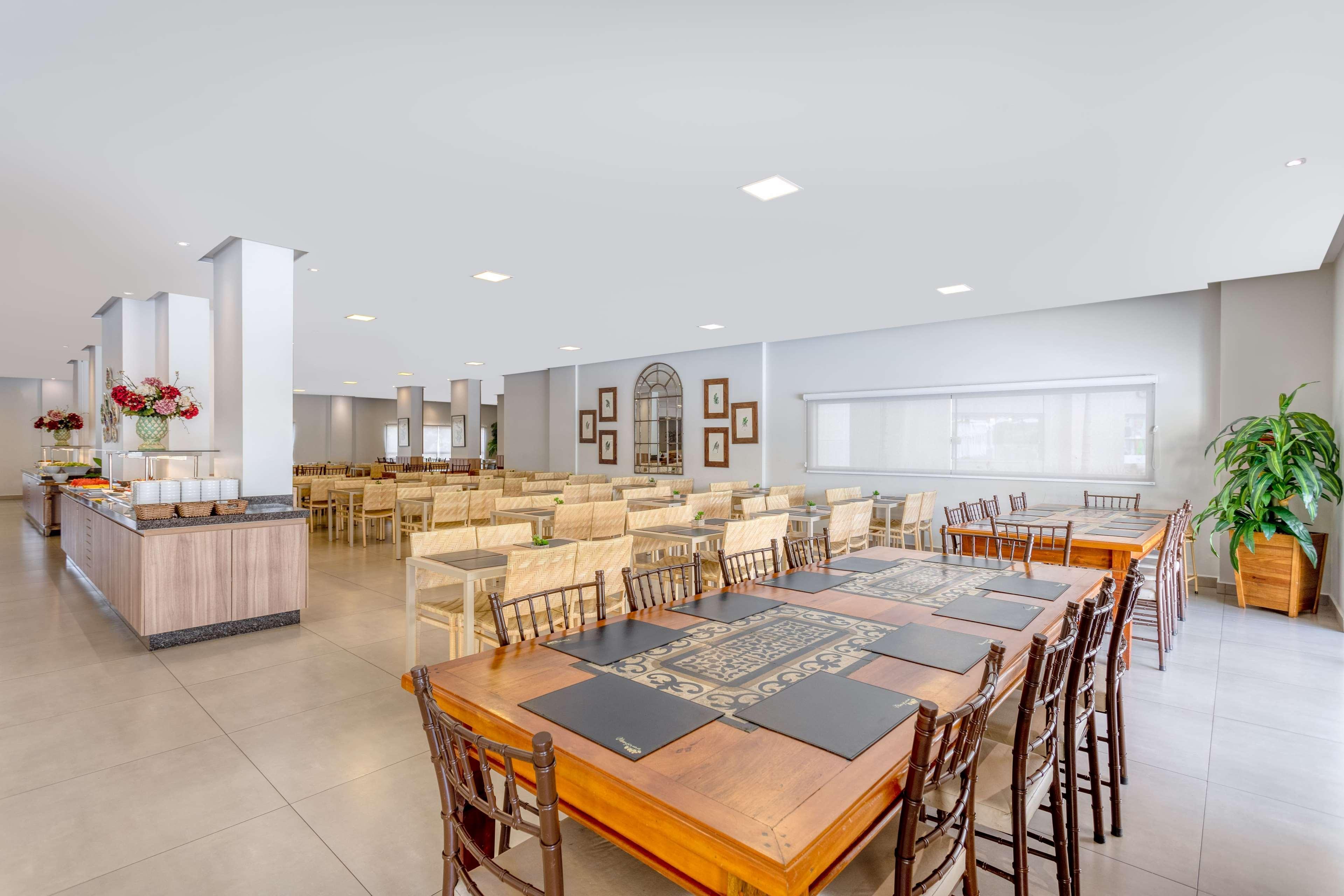 Wyndham Olimpia Royal Hotels Екстер'єр фото The dining room
