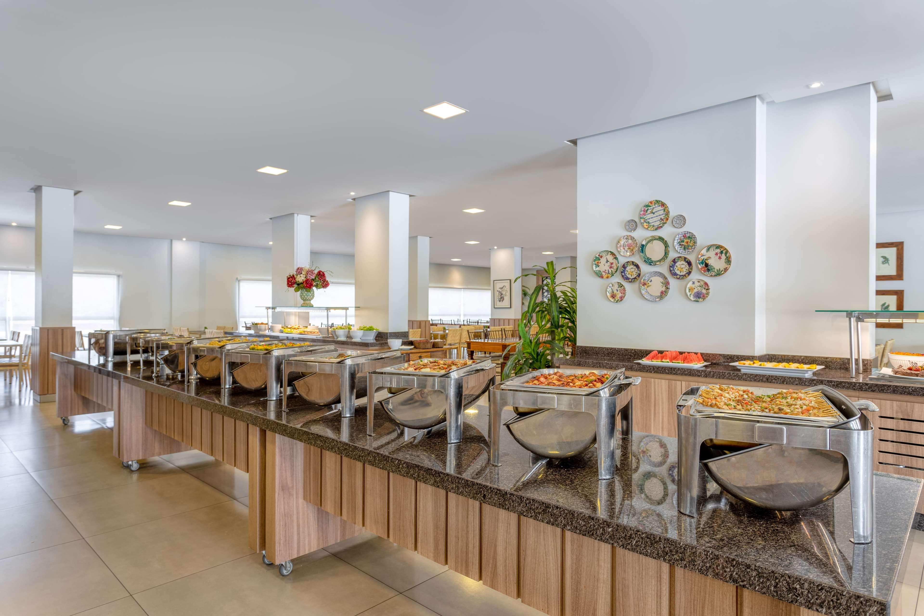 Wyndham Olimpia Royal Hotels Екстер'єр фото Buffet at a hotel