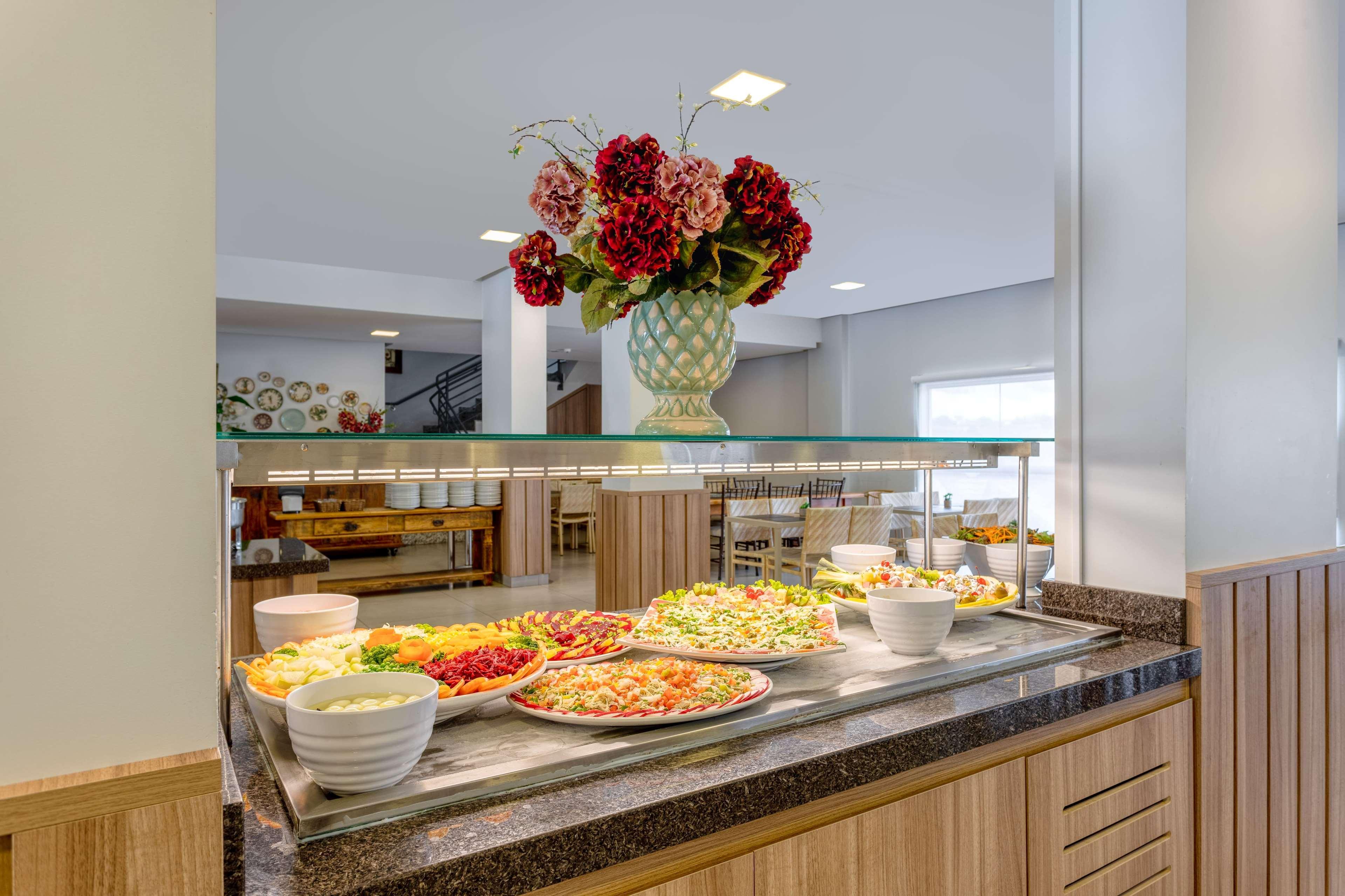 Wyndham Olimpia Royal Hotels Екстер'єр фото The dining room at the International Center