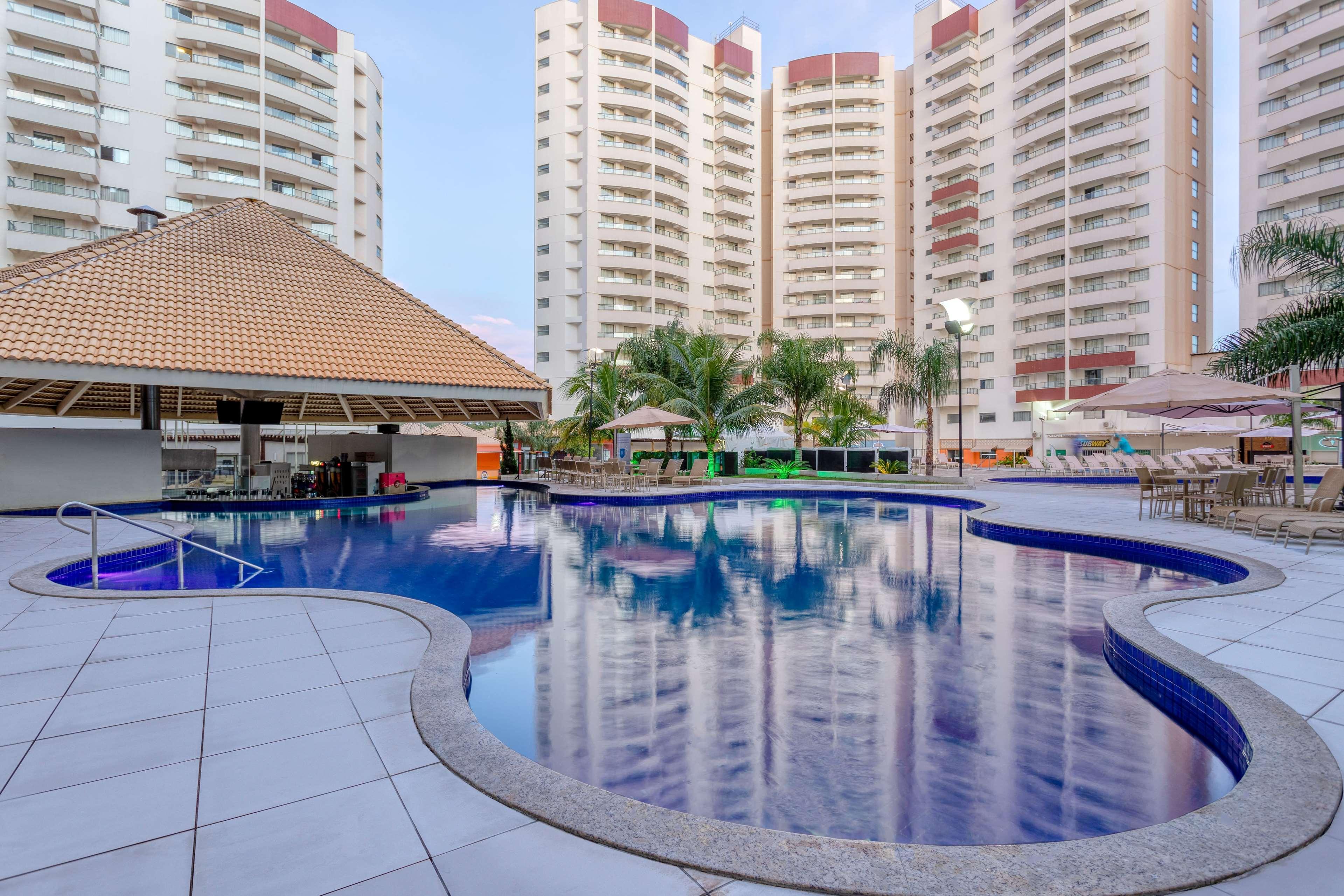 Wyndham Olimpia Royal Hotels Екстер'єр фото The swimming pool at the hotel