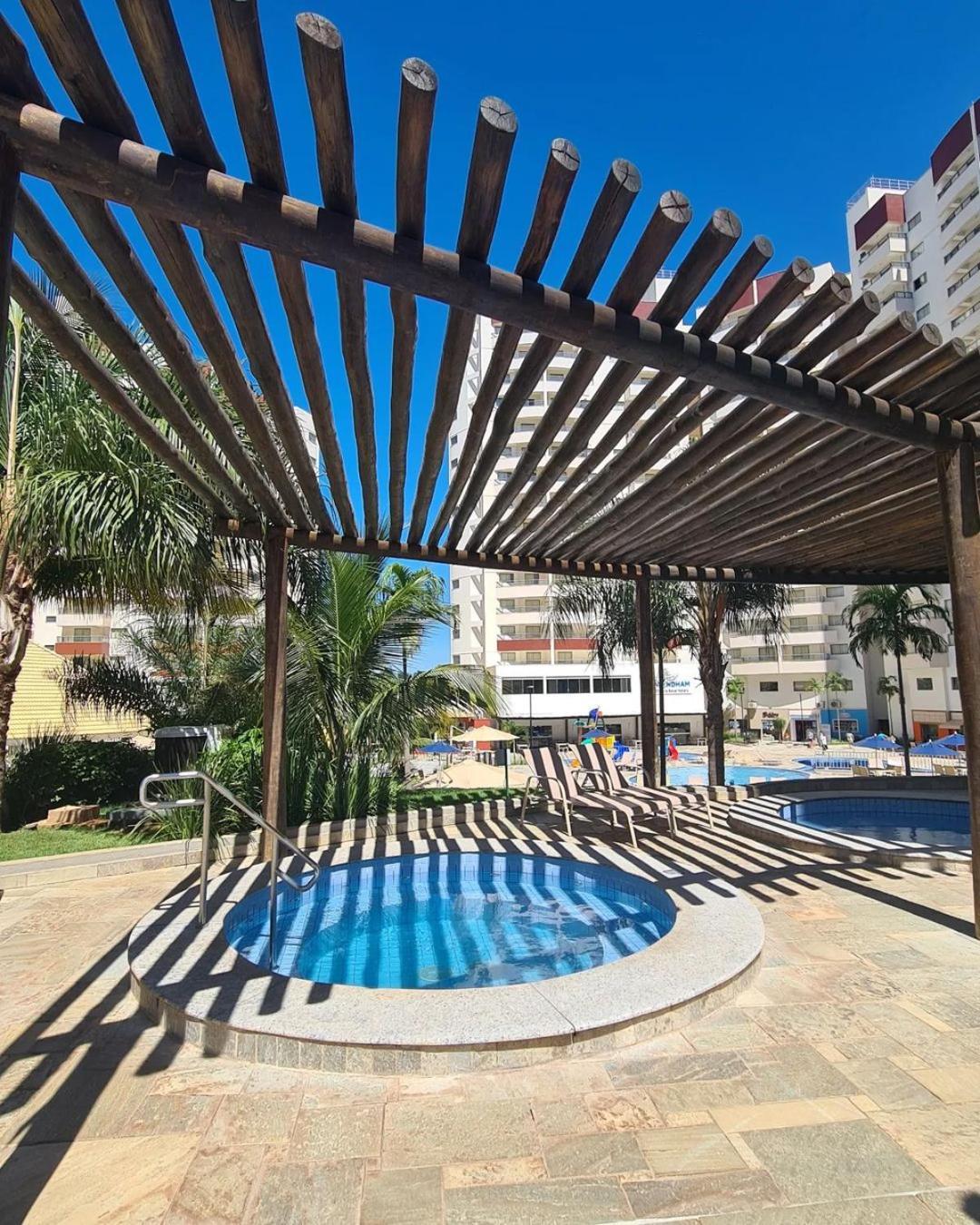 Wyndham Olimpia Royal Hotels Екстер'єр фото A pergola in a swimming pool